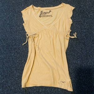 2000s Hollister t shirt